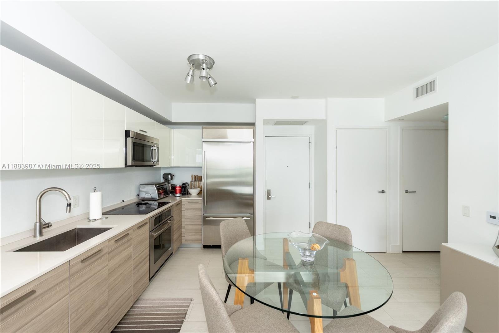 1300 Brickell Bay Dr #708, Miami FL 33131