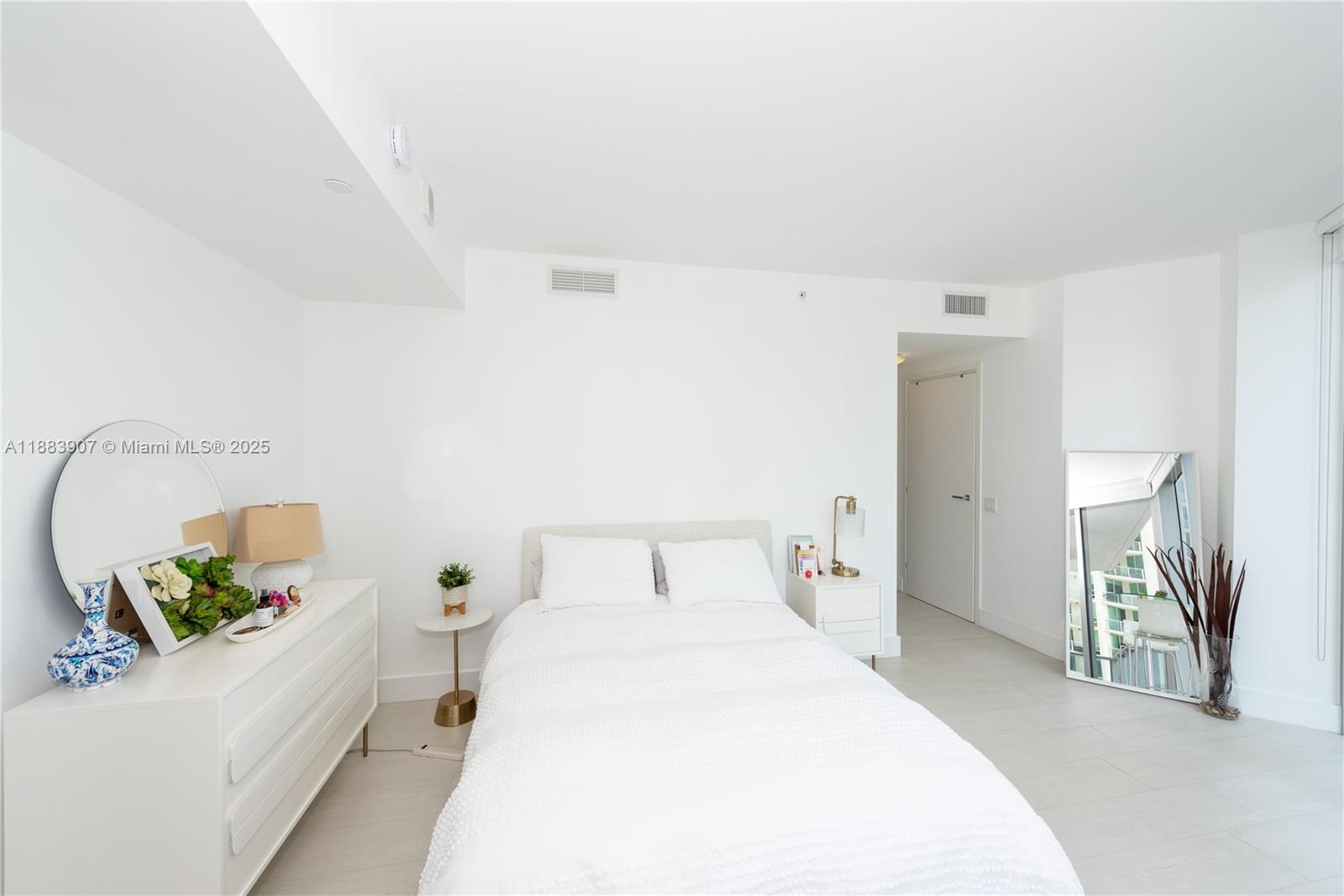 1300 Brickell Bay Dr #708, Miami FL 33131