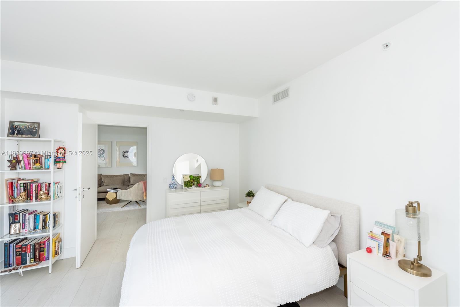 1300 Brickell Bay Dr #708, Miami FL 33131