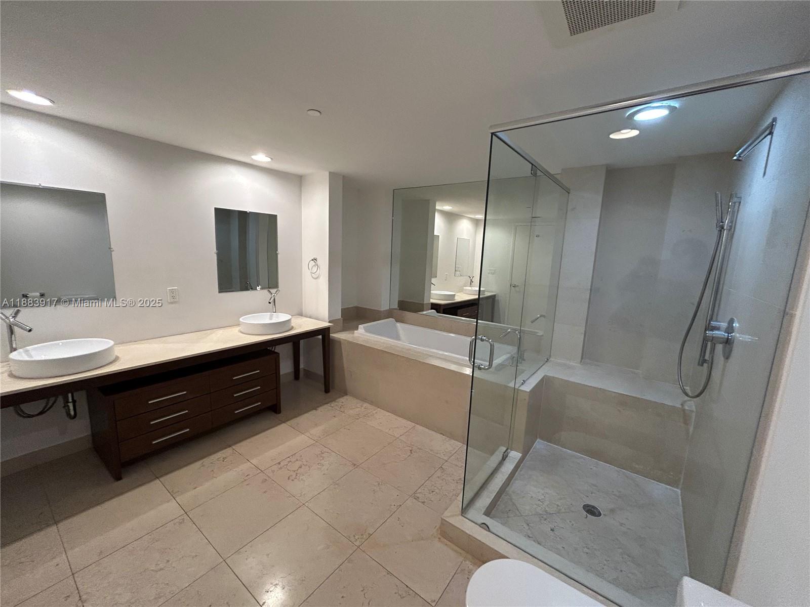 495 Brickell Ave #3705, Miami FL 33131