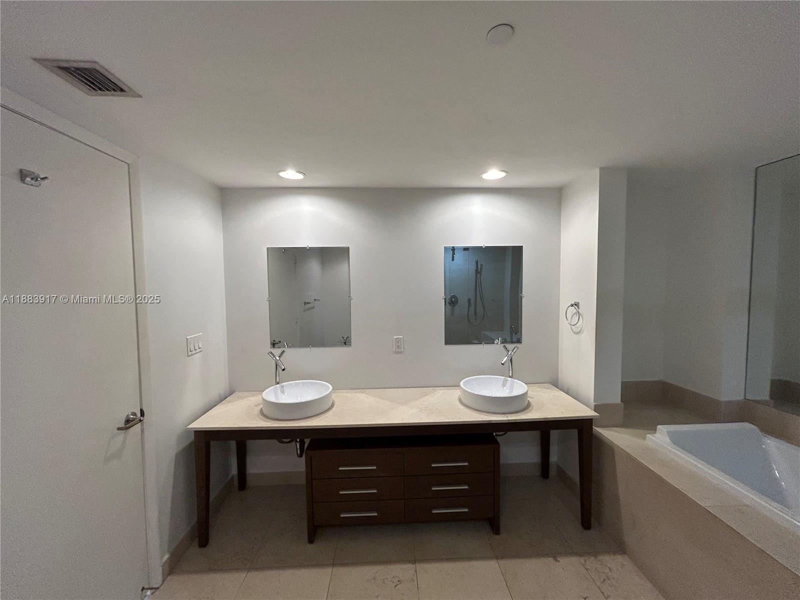 495 Brickell Ave #3705, Miami FL 33131