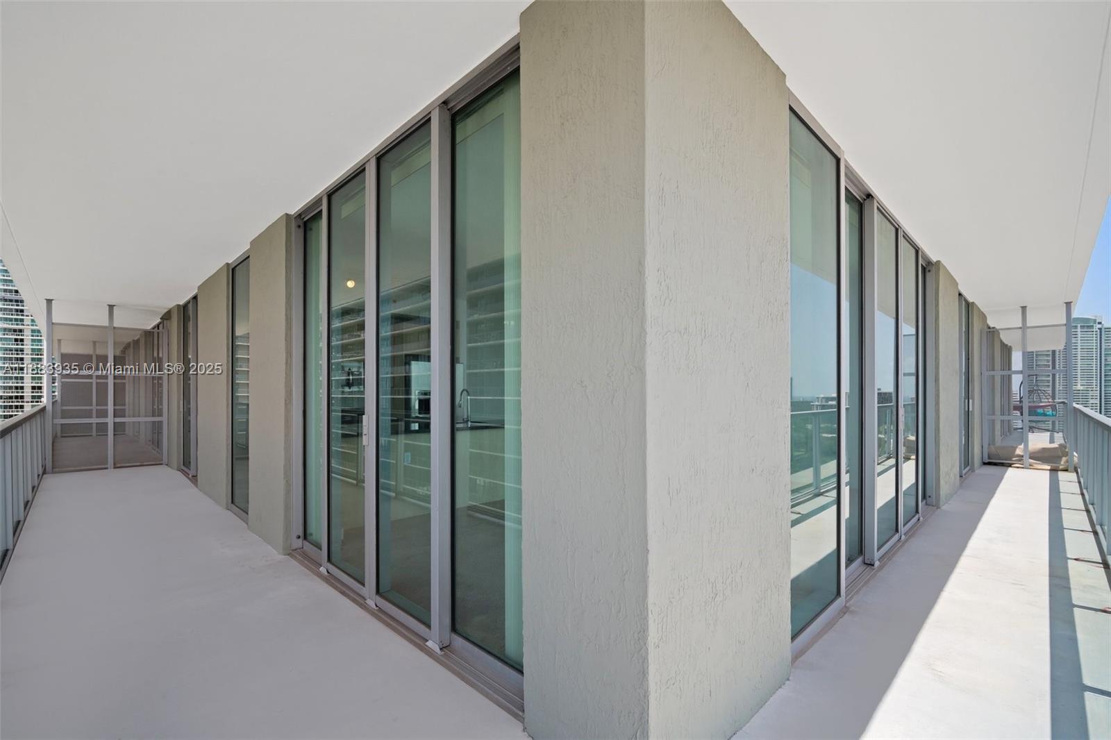 79 SW 12th St #2512-S, Miami FL 33130