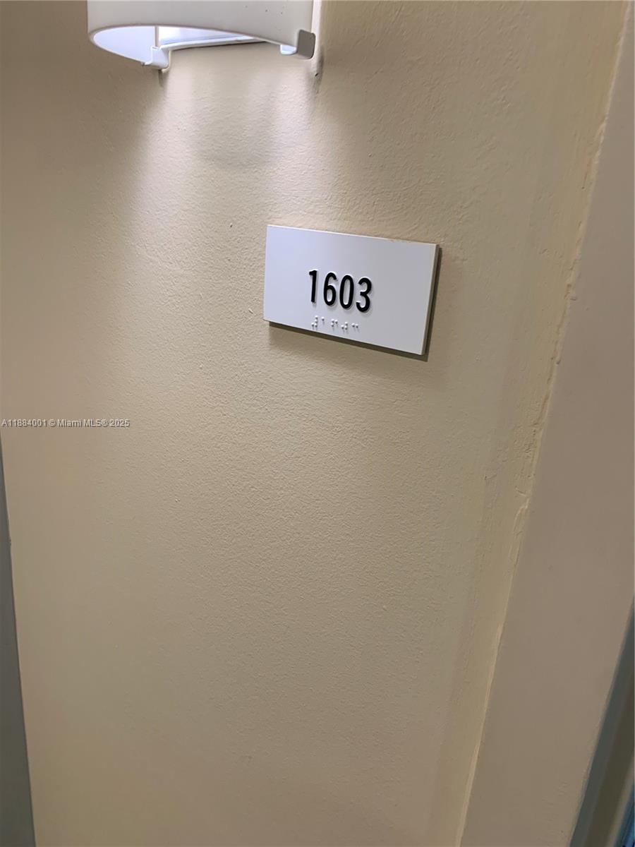 300 S BISCAYNE BLVD #1603, Miami FL 33131