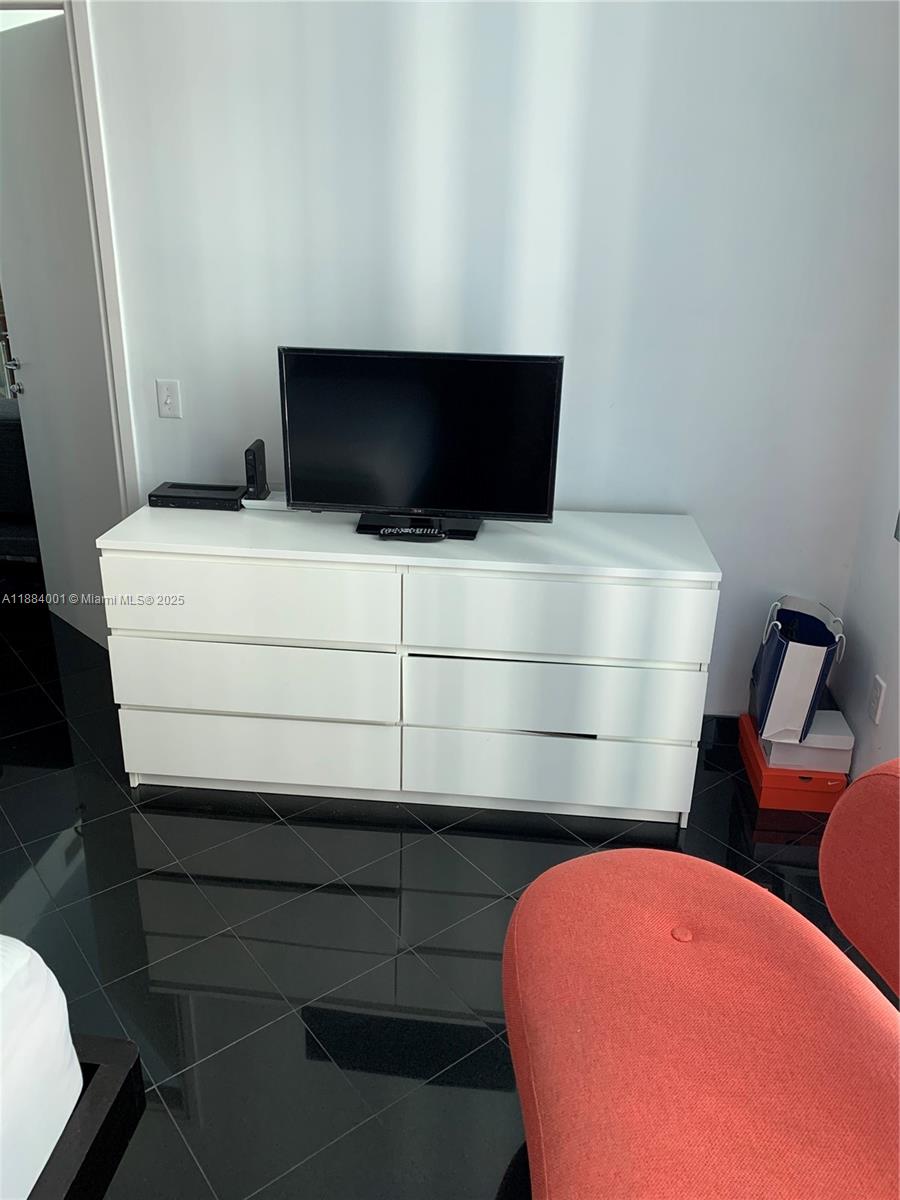 300 S BISCAYNE BLVD #1603, Miami FL 33131