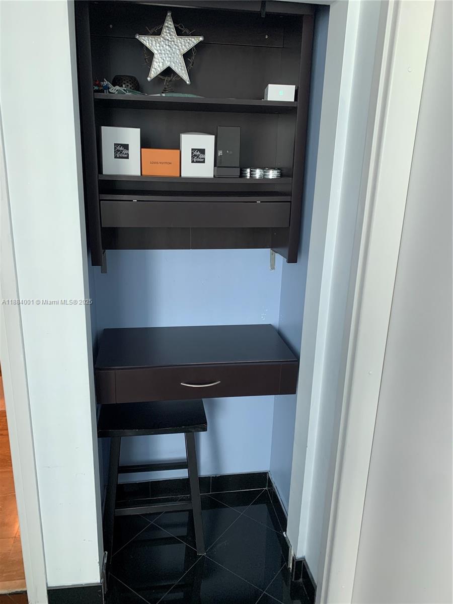 300 S BISCAYNE BLVD #1603, Miami FL 33131