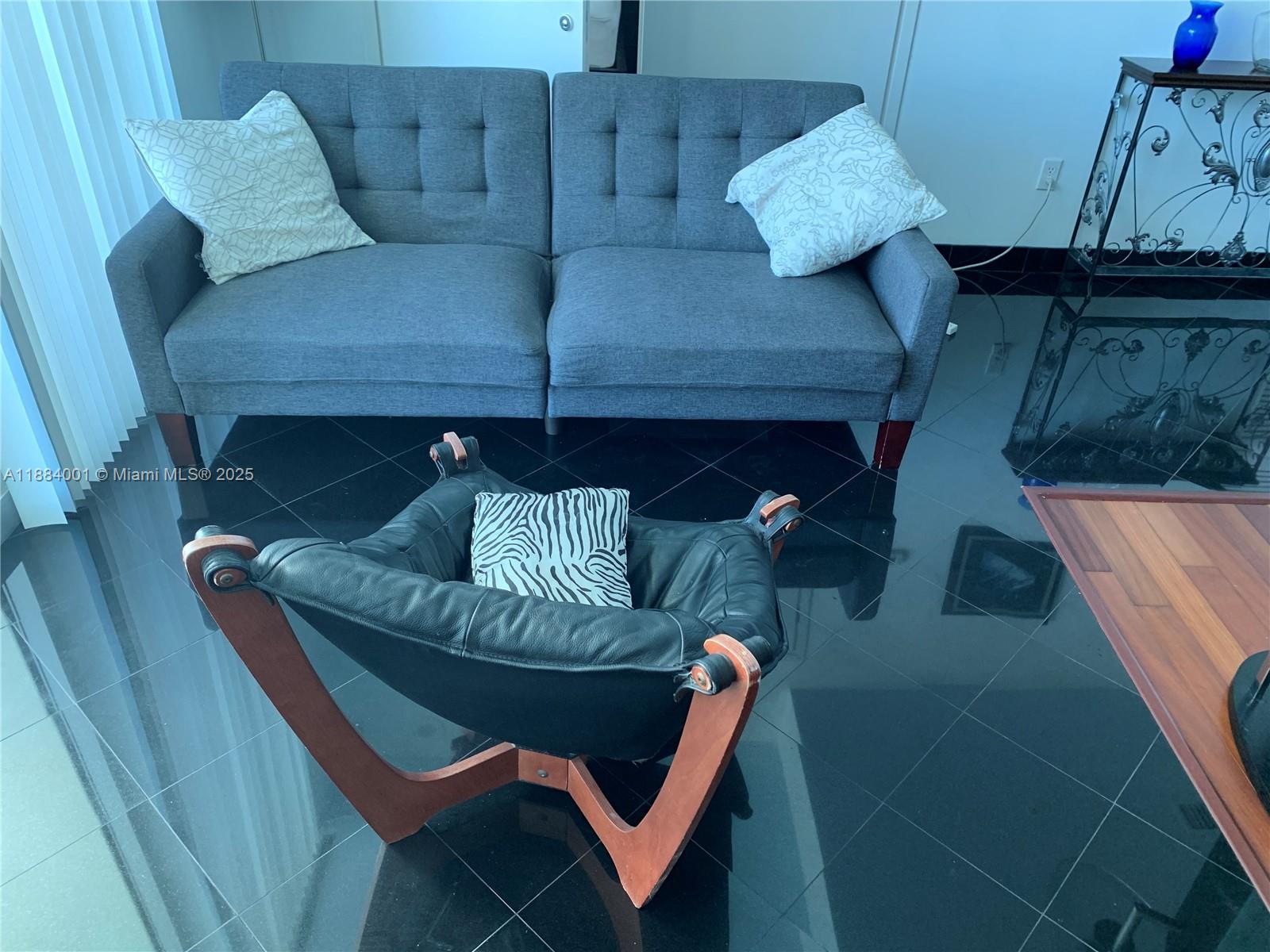 300 S BISCAYNE BLVD #1603, Miami FL 33131