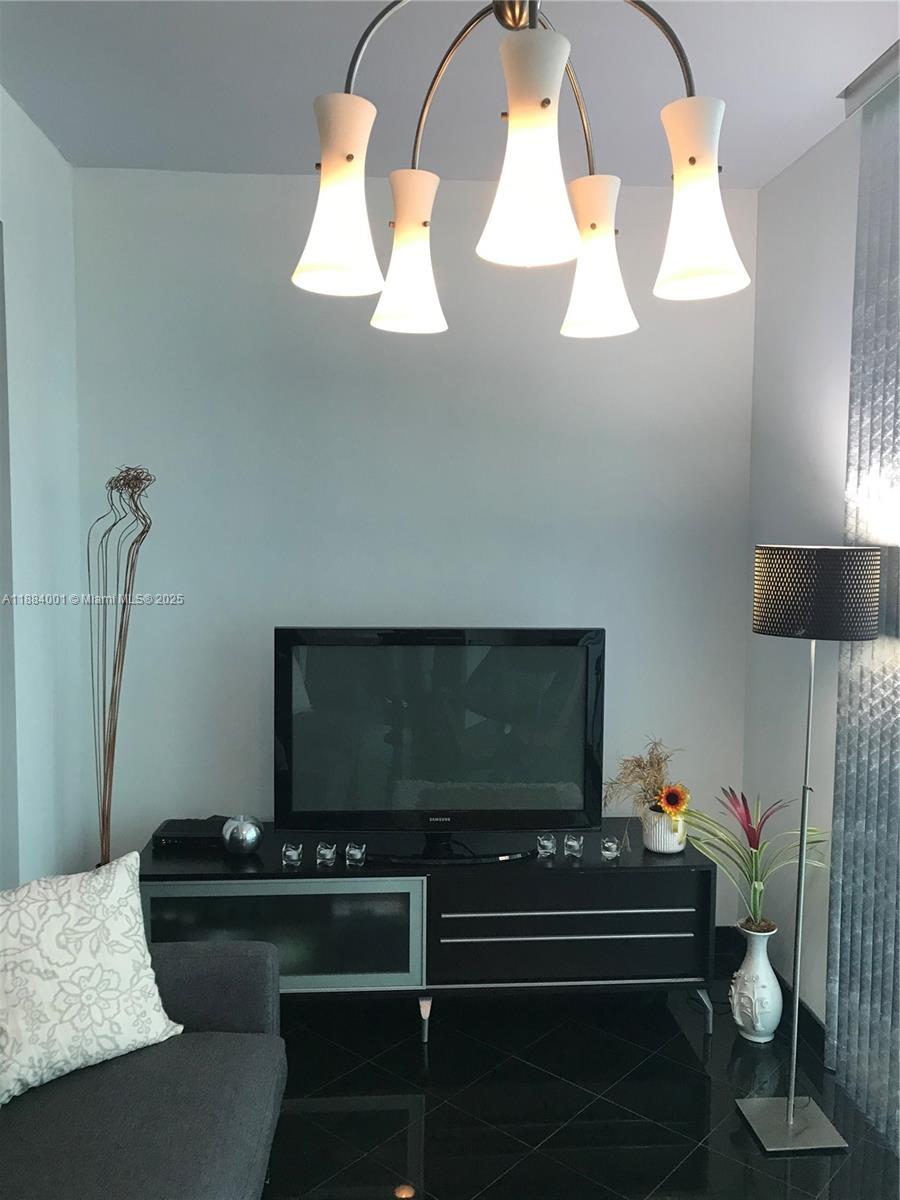 300 S BISCAYNE BLVD #1603, Miami FL 33131