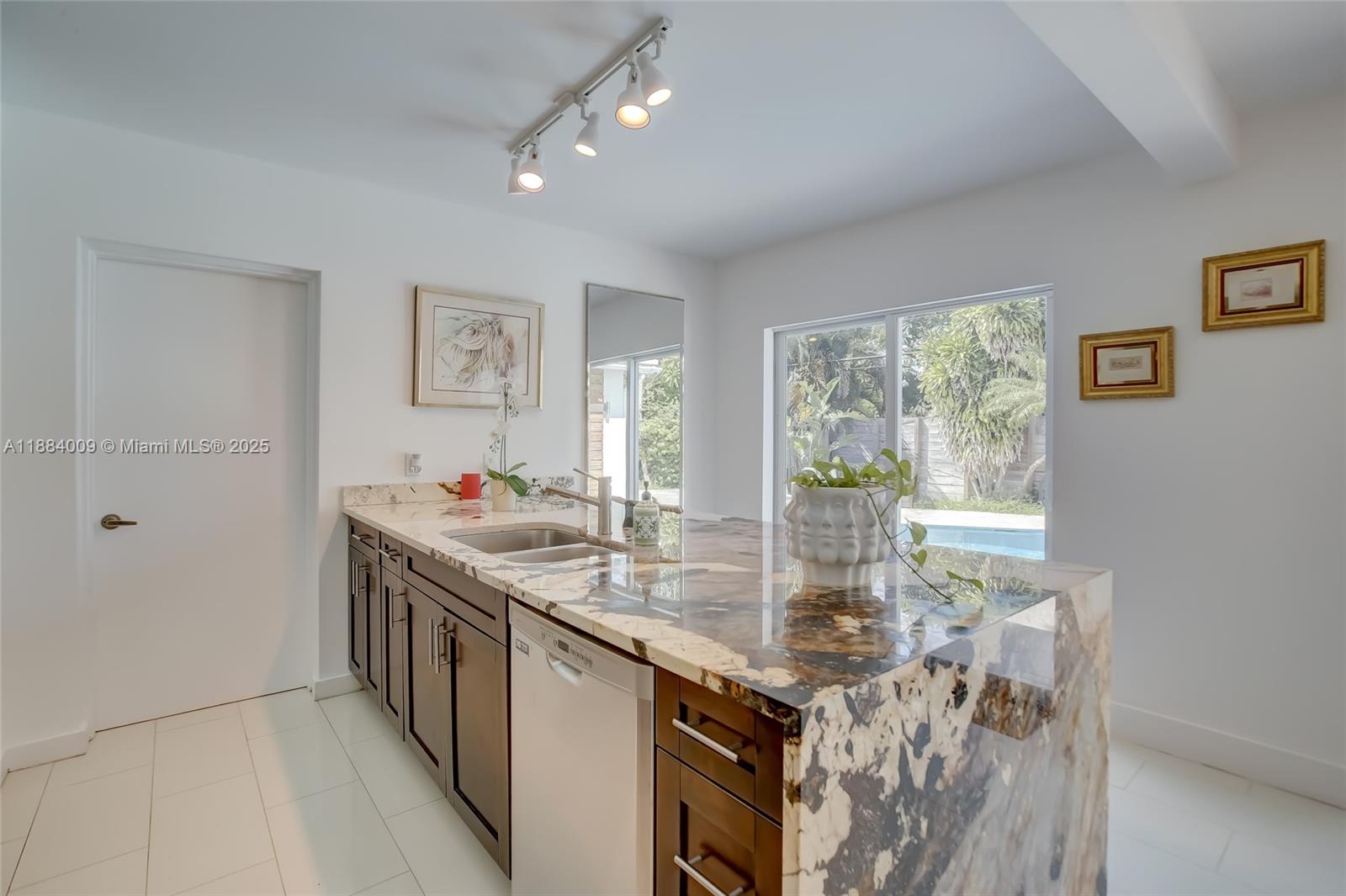 2601 NE 11th Ct, Fort Lauderdale FL 33304