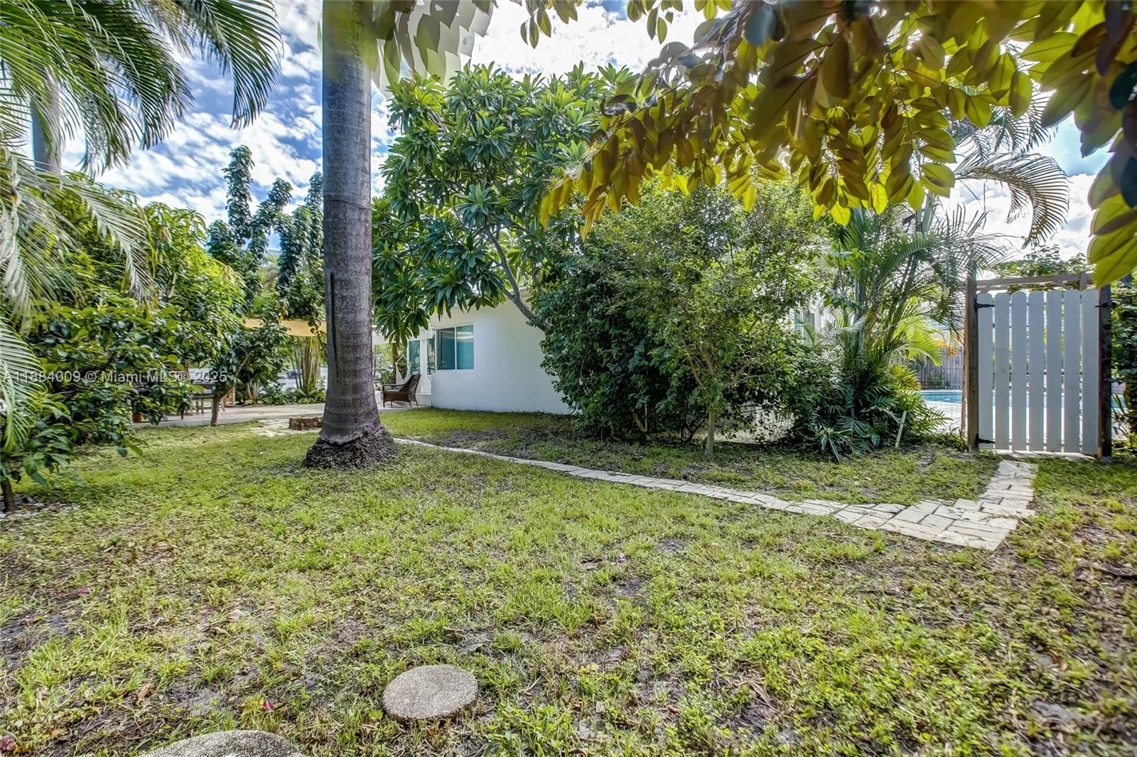 2601 NE 11th Ct, Fort Lauderdale FL 33304