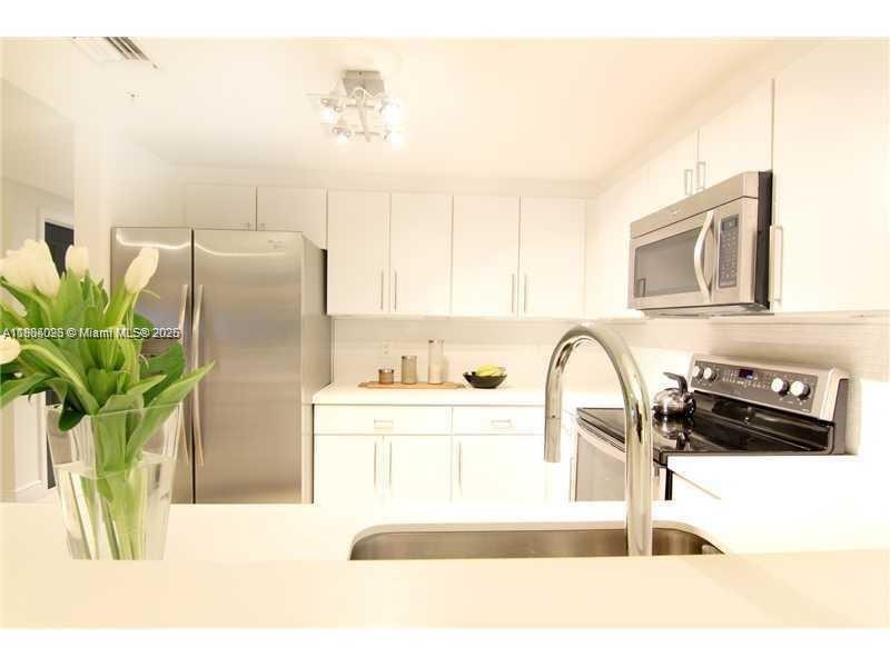 1250 S Miami Ave #901, Miami FL 33130