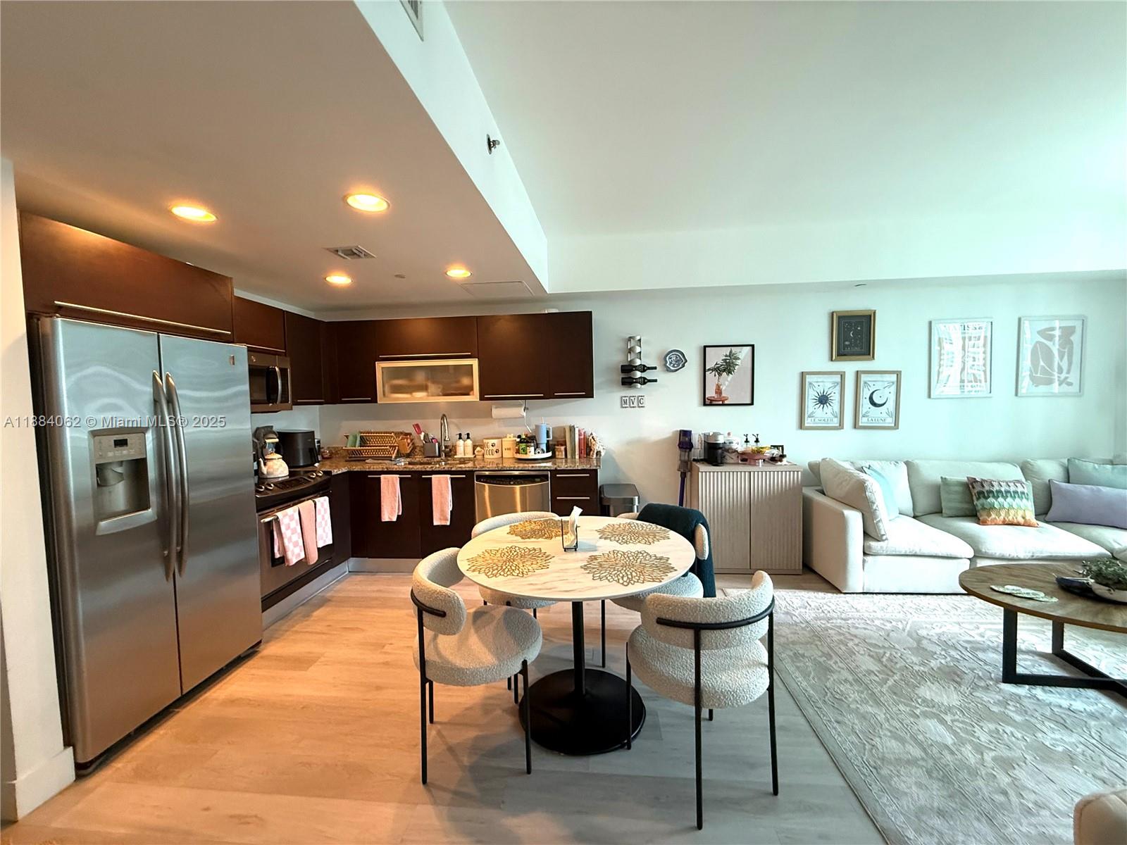 950 Brickell Bay Dr #1609, Miami FL 33131