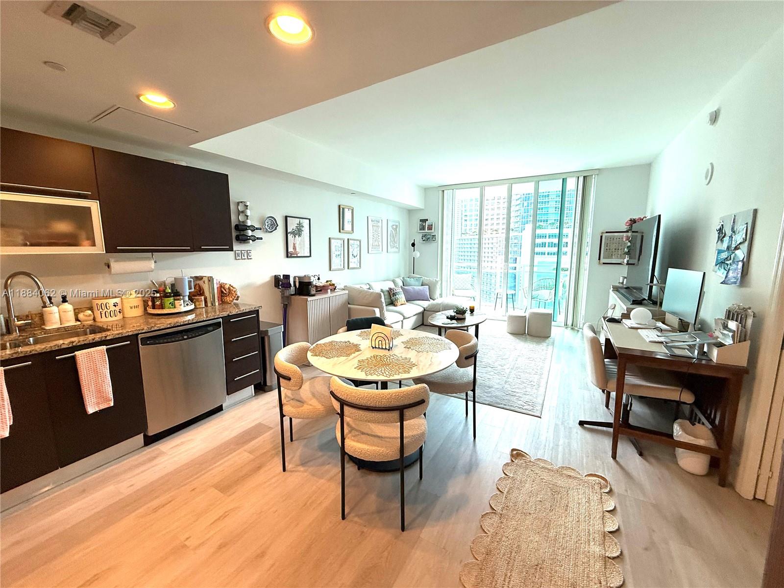 950 Brickell Bay Dr #1609, Miami FL 33131
