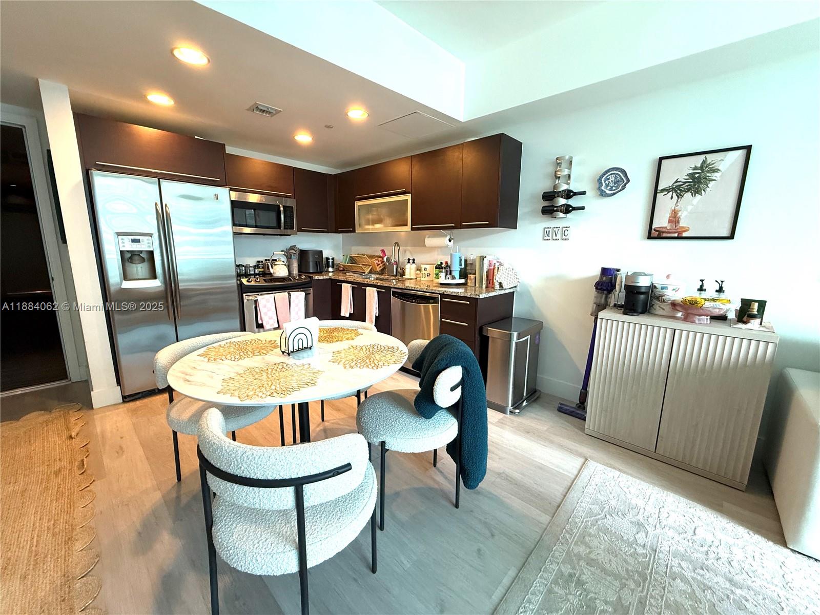 950 Brickell Bay Dr #1609, Miami FL 33131