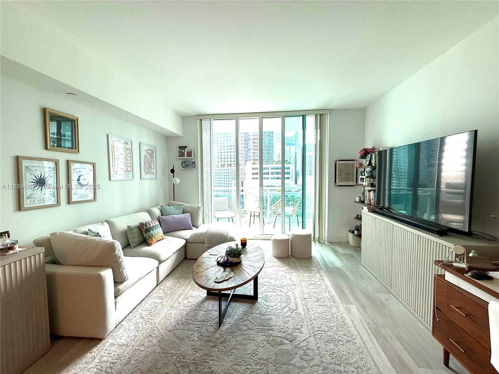 950 Brickell Bay Dr #1609, Miami FL 33131
