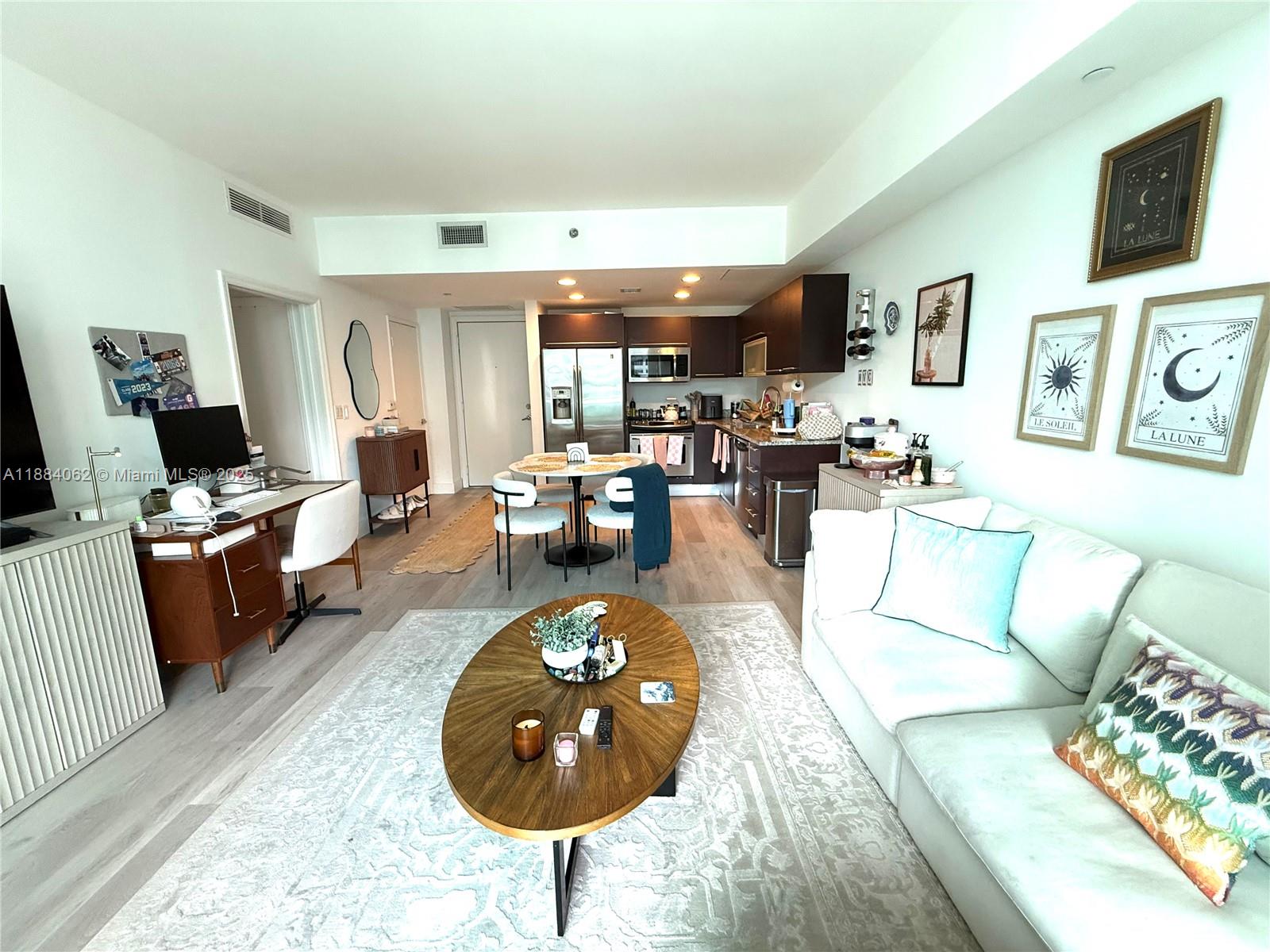 950 Brickell Bay Dr #1609, Miami FL 33131