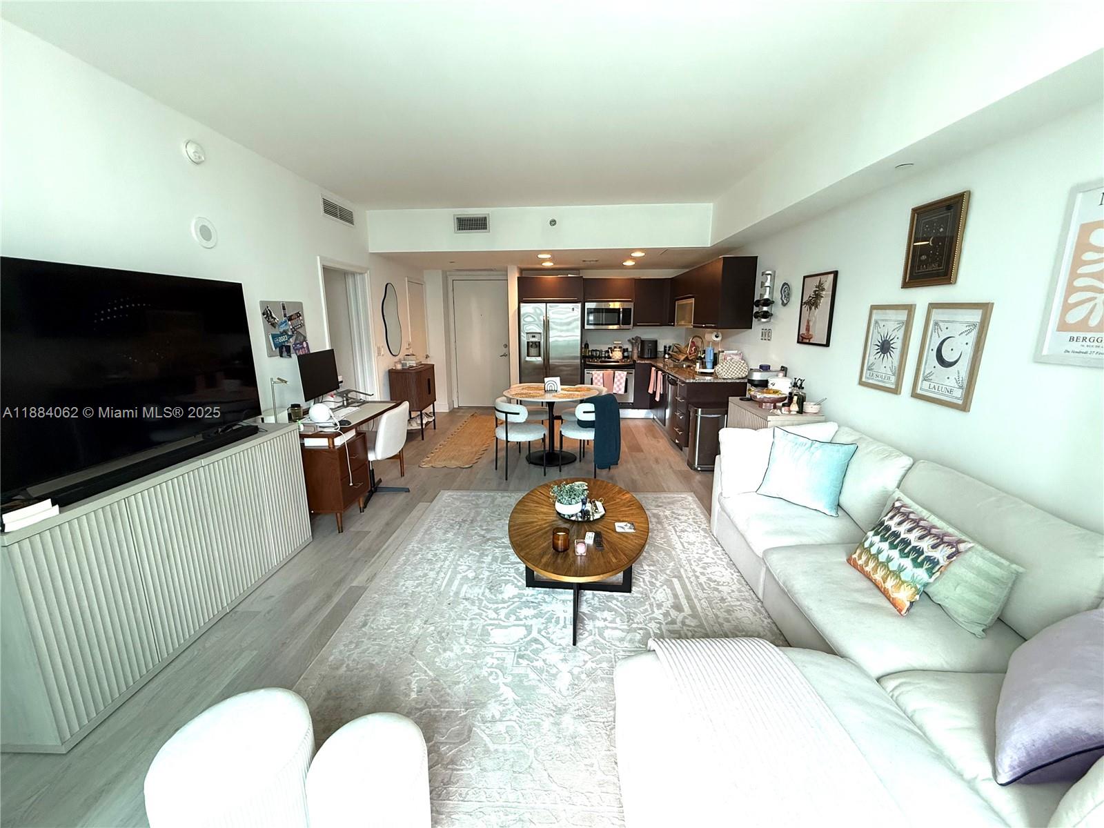 950 Brickell Bay Dr #1609, Miami FL 33131