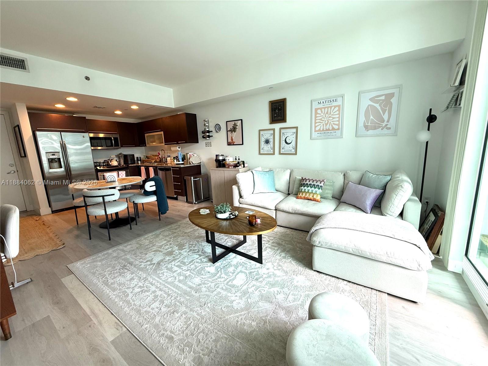 950 Brickell Bay Dr #1609, Miami FL 33131