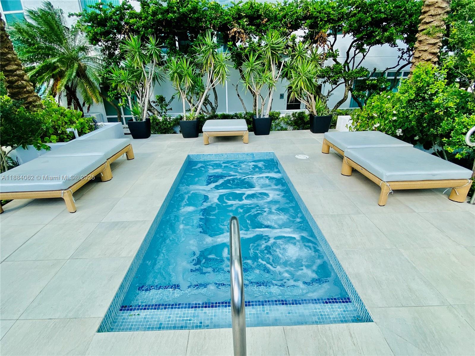 950 Brickell Bay Dr #1609, Miami FL 33131