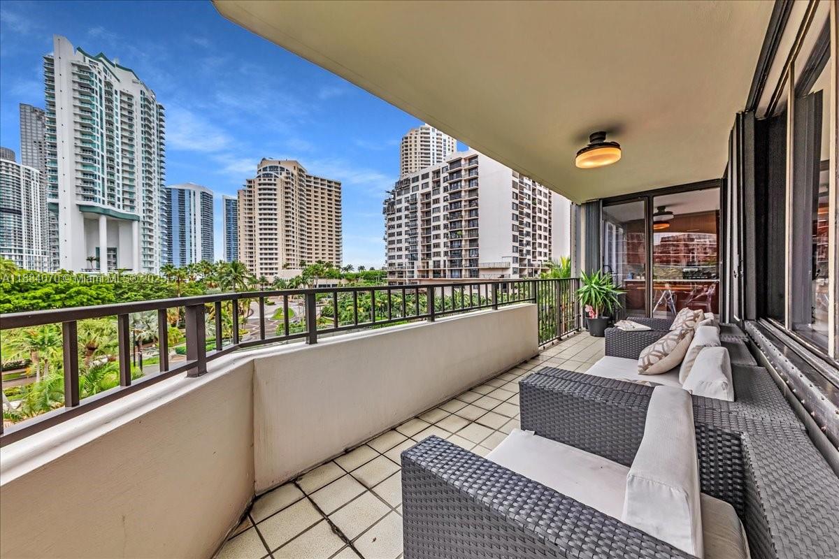 520 Brickell Key Dr #A621, Miami FL 33131