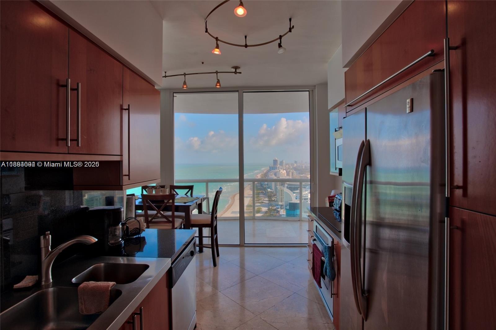 6365 Collins Ave #4204, Miami Beach FL 33141