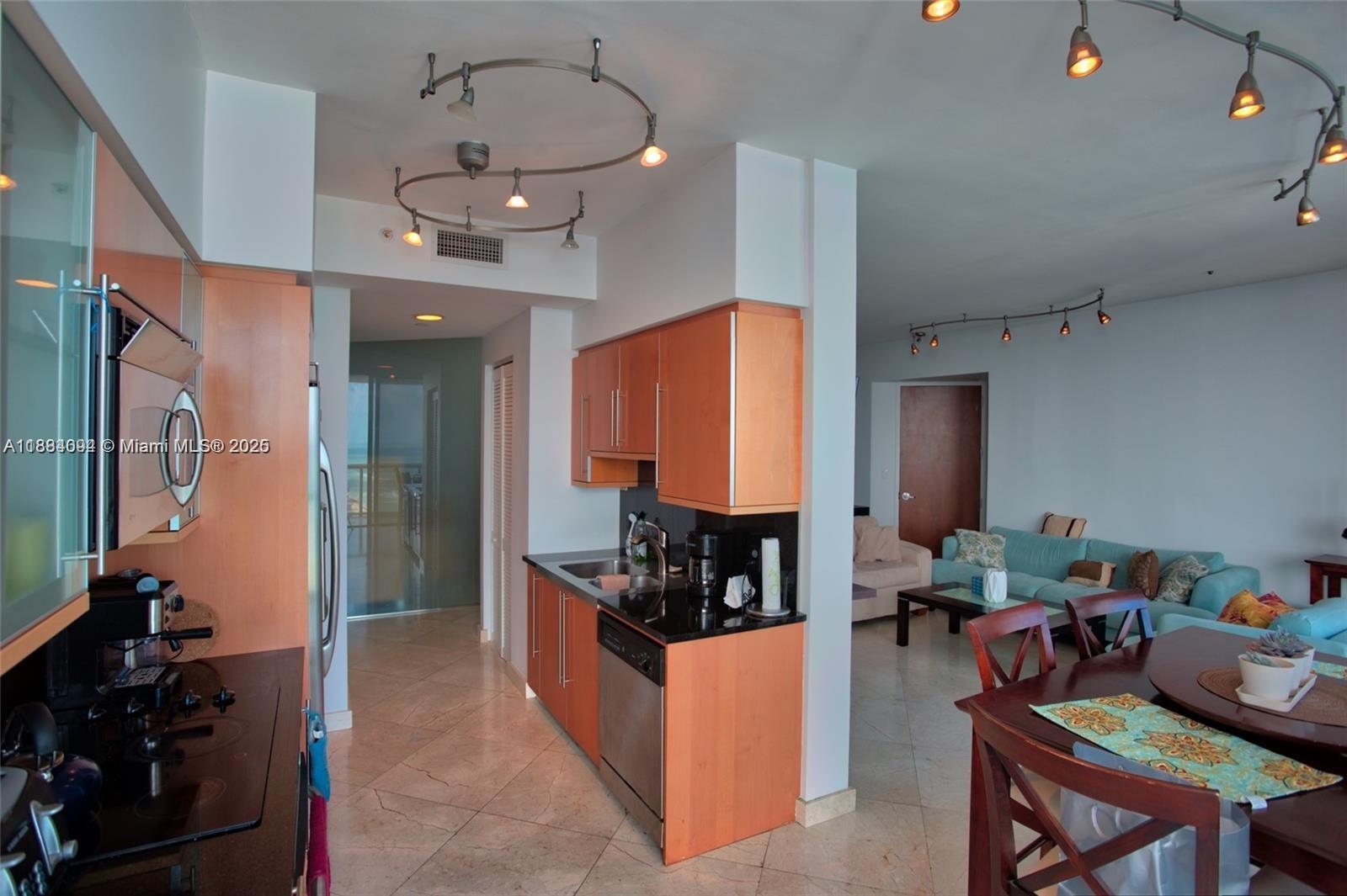 6365 Collins Ave #4204, Miami Beach FL 33141