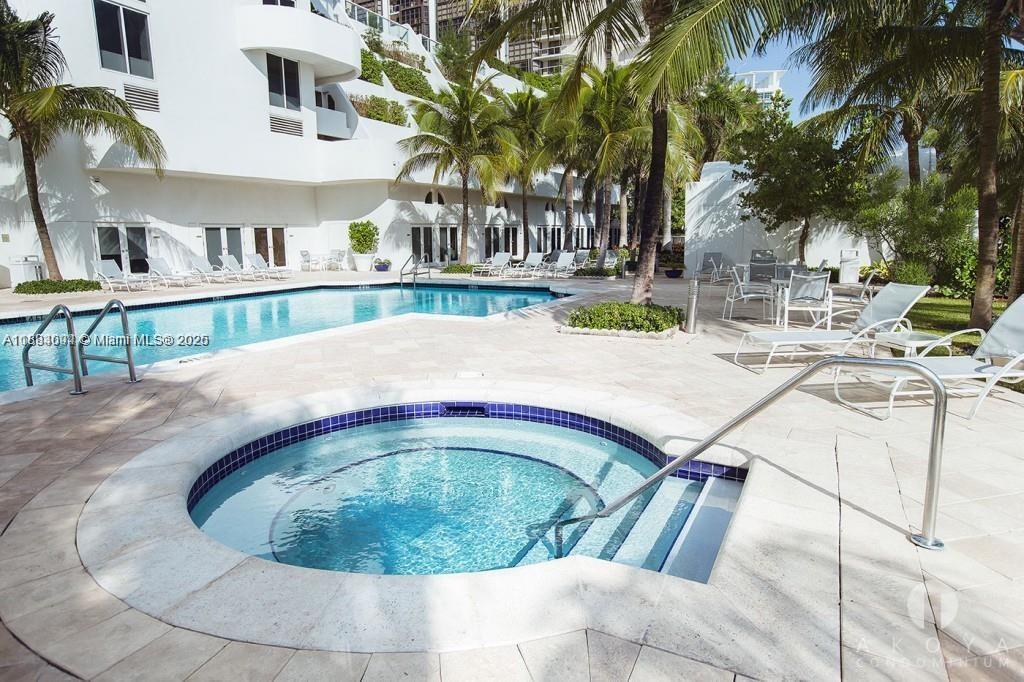 6365 Collins Ave #4204, Miami Beach FL 33141