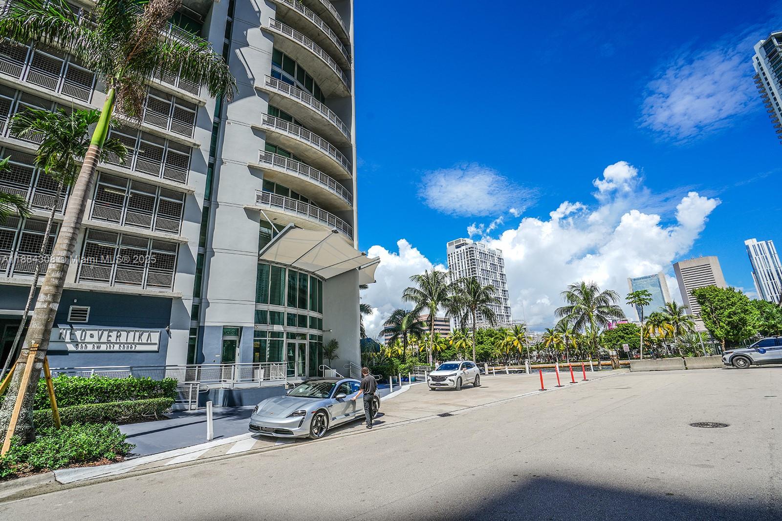 690 SW 1st Ct #2032, Miami FL 33130