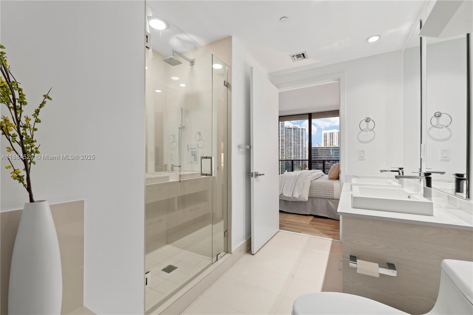 45 SW 9th St #1708, Miami FL 33130
