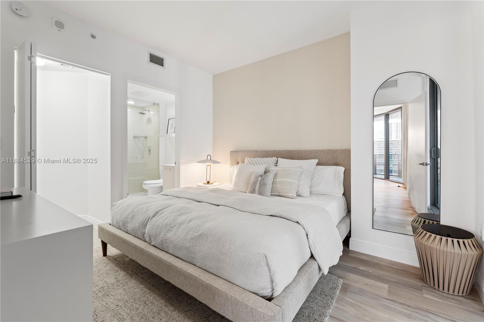 45 SW 9th St #1708, Miami FL 33130