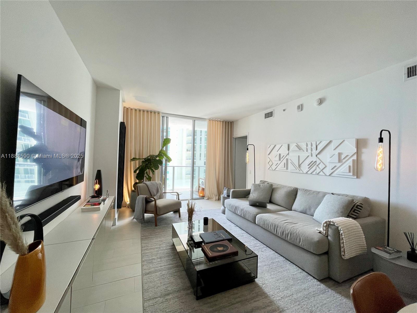 1300 Brickell Bay Dr #806, Miami FL 33131