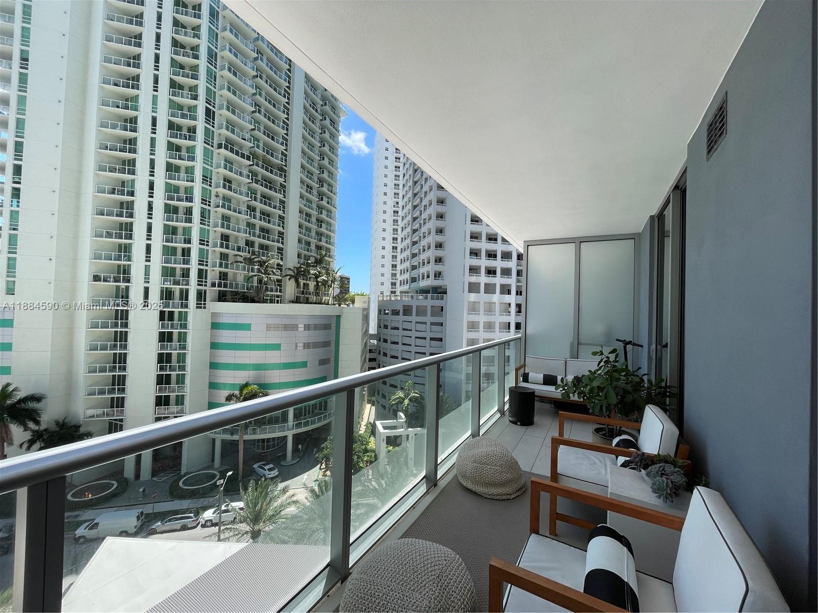 1300 Brickell Bay Dr #806, Miami FL 33131
