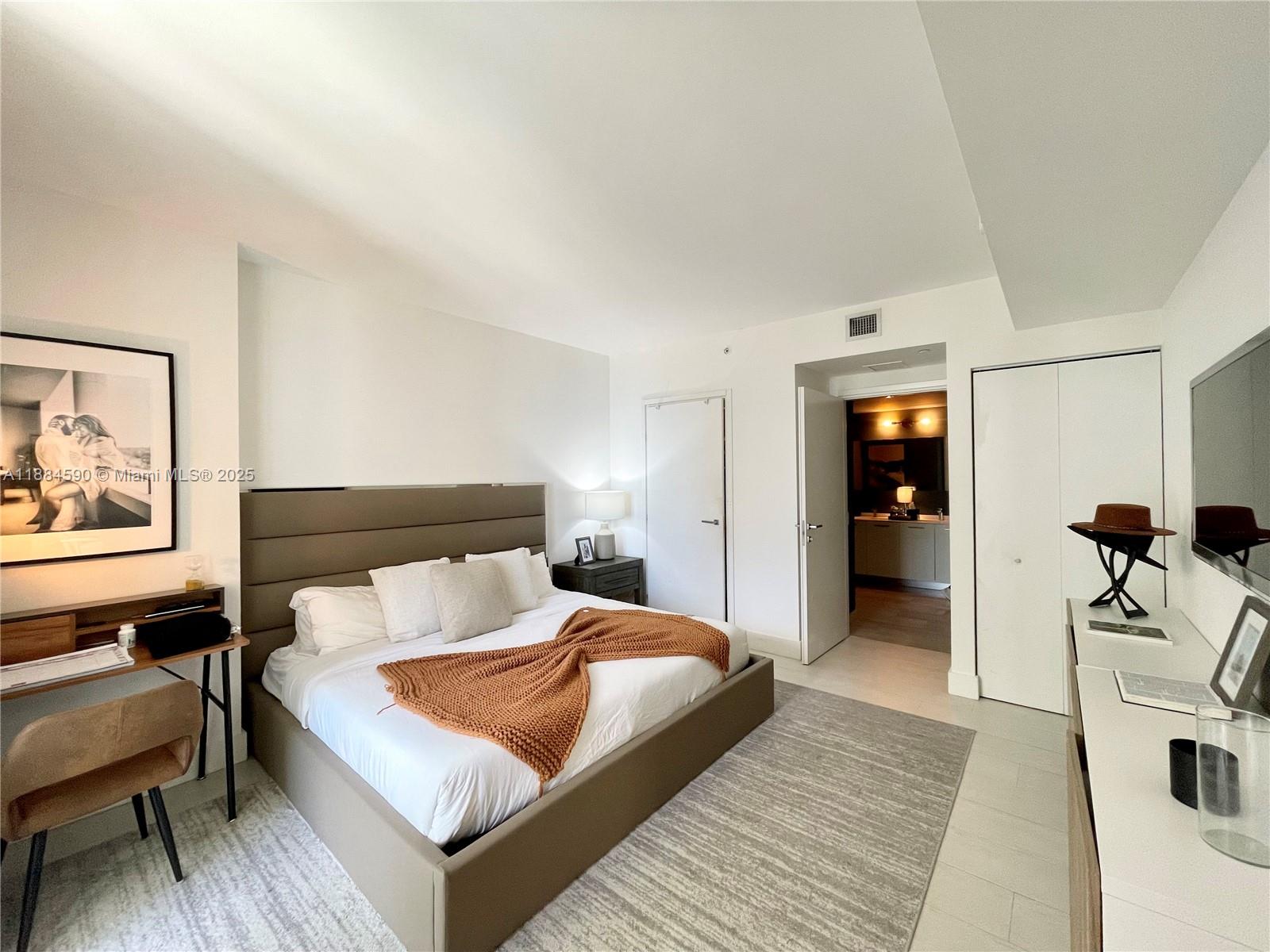 1300 Brickell Bay Dr #806, Miami FL 33131