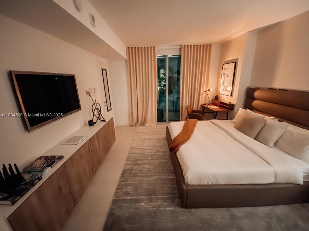 1300 Brickell Bay Dr #806, Miami FL 33131