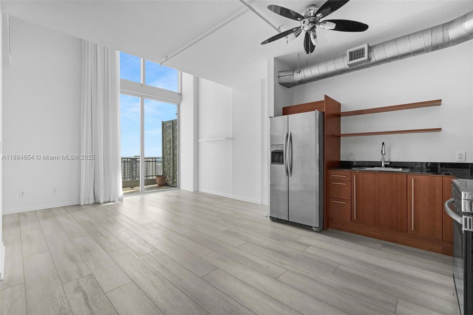 690 SW 1 CT #PHII 19, Miami FL 33130