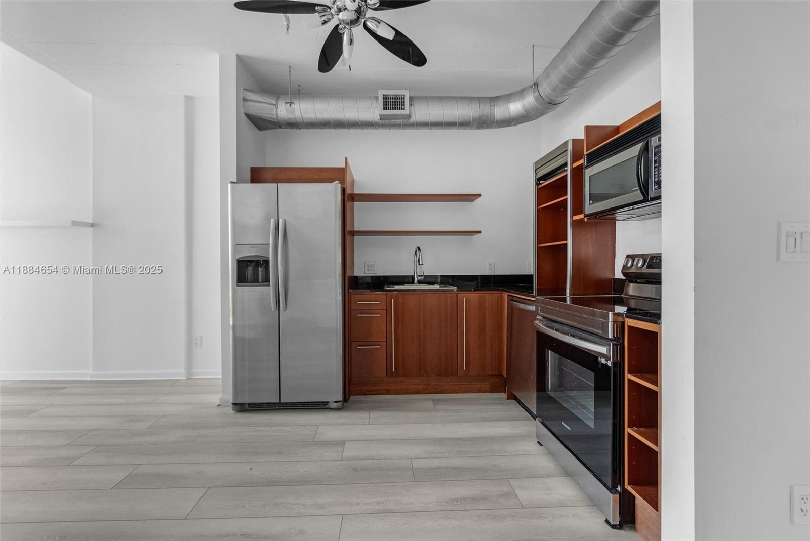 690 SW 1 CT #PHII 19, Miami FL 33130