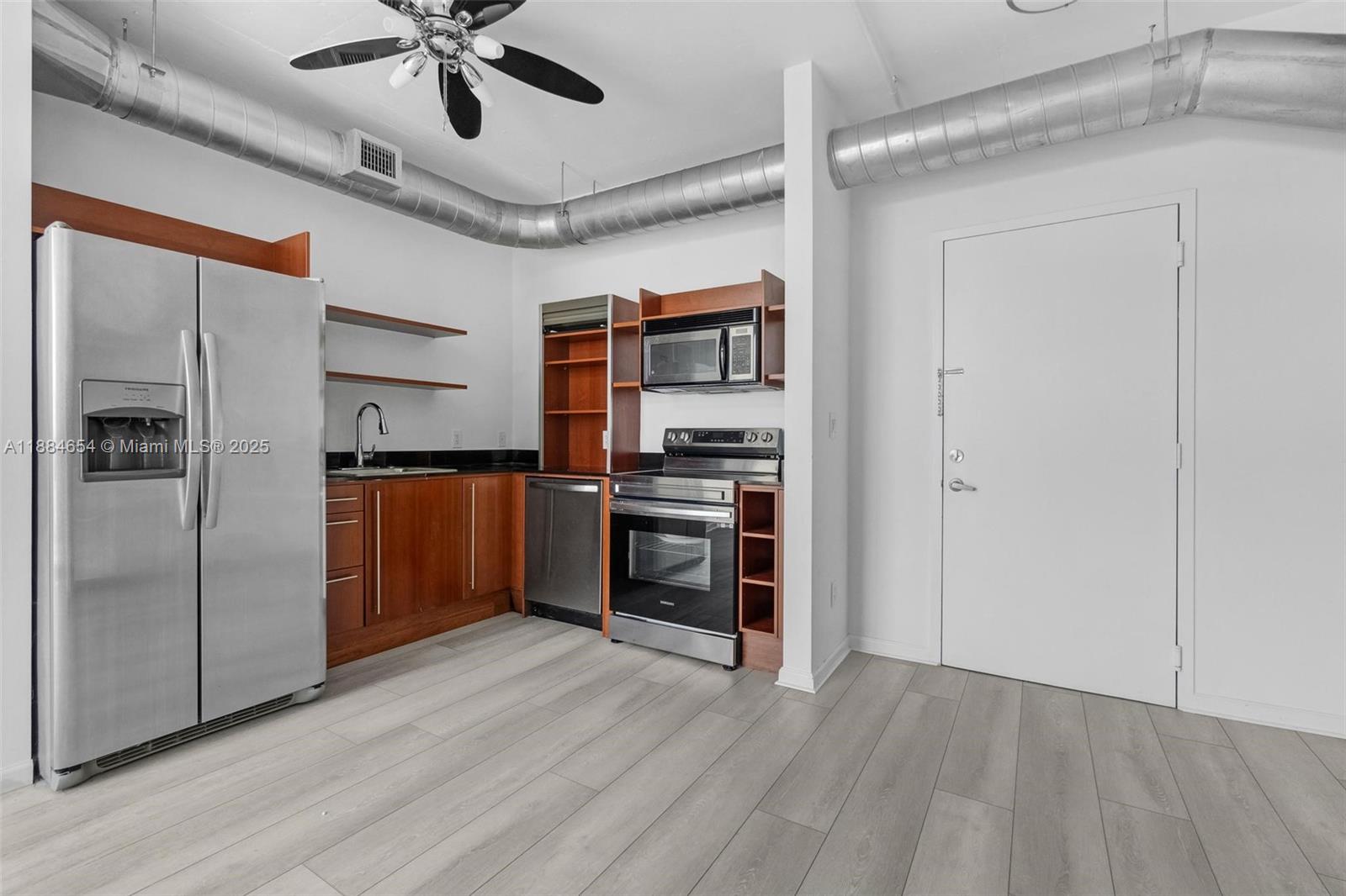 690 SW 1 CT #PHII 19, Miami FL 33130