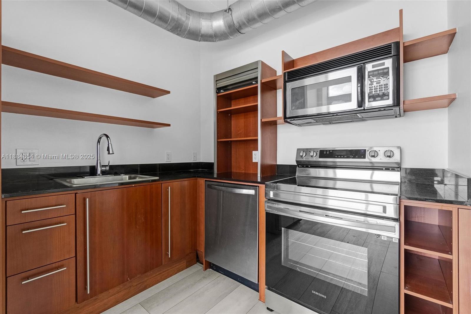 690 SW 1 CT #PHII 19, Miami FL 33130