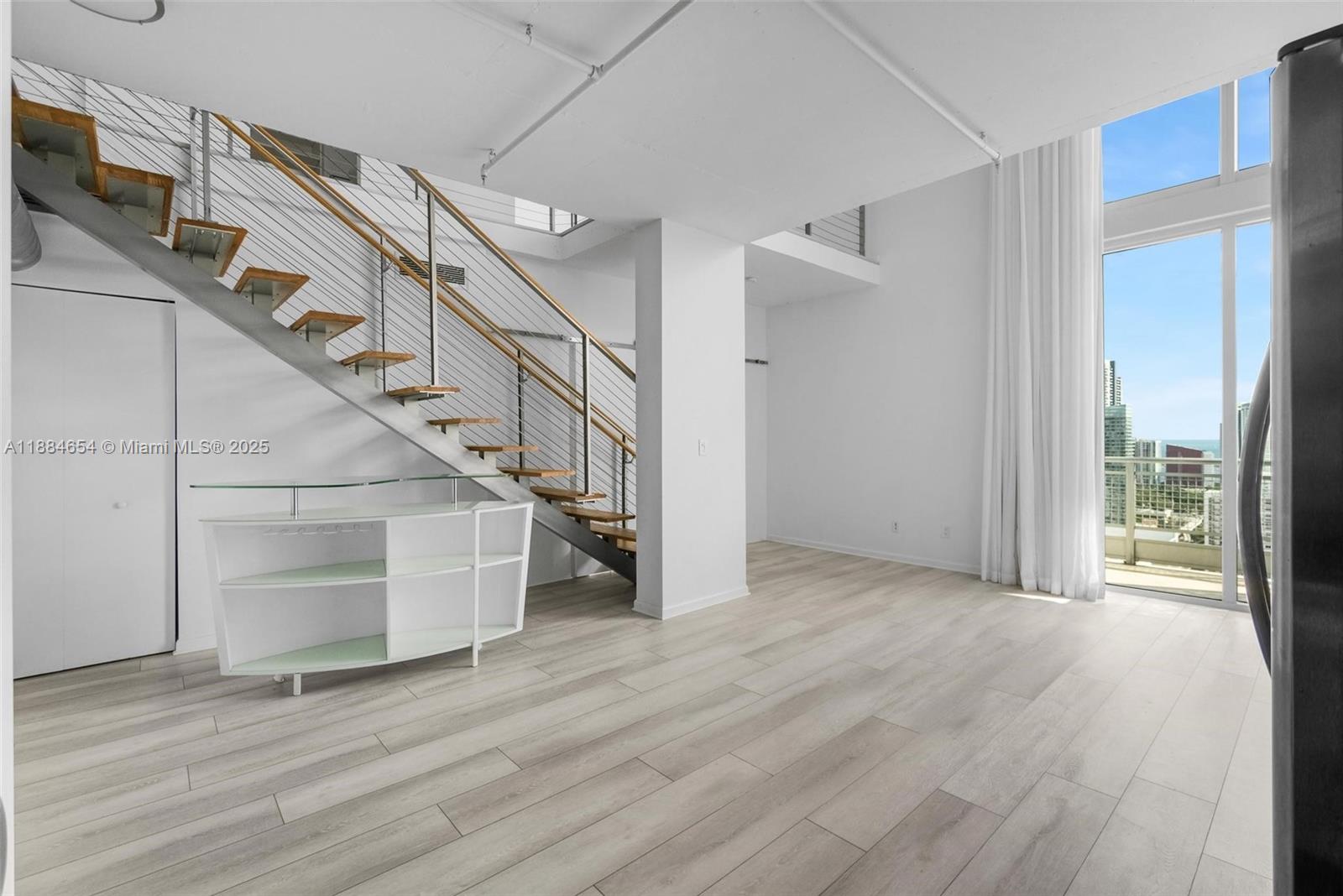 690 SW 1 CT #PHII 19, Miami FL 33130