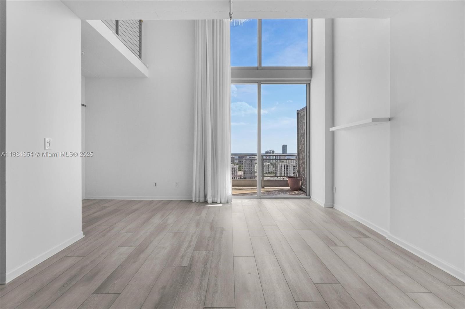 690 SW 1 CT #PHII 19, Miami FL 33130