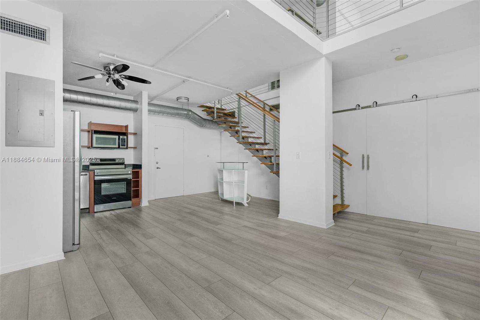 690 SW 1 CT #PHII 19, Miami FL 33130