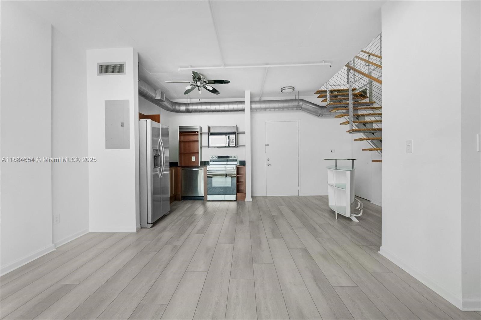 690 SW 1 CT #PHII 19, Miami FL 33130