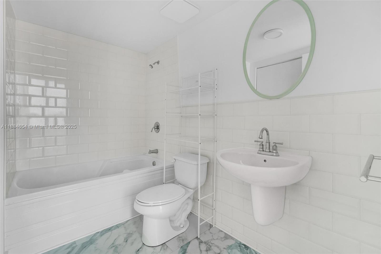 690 SW 1 CT #PHII 19, Miami FL 33130