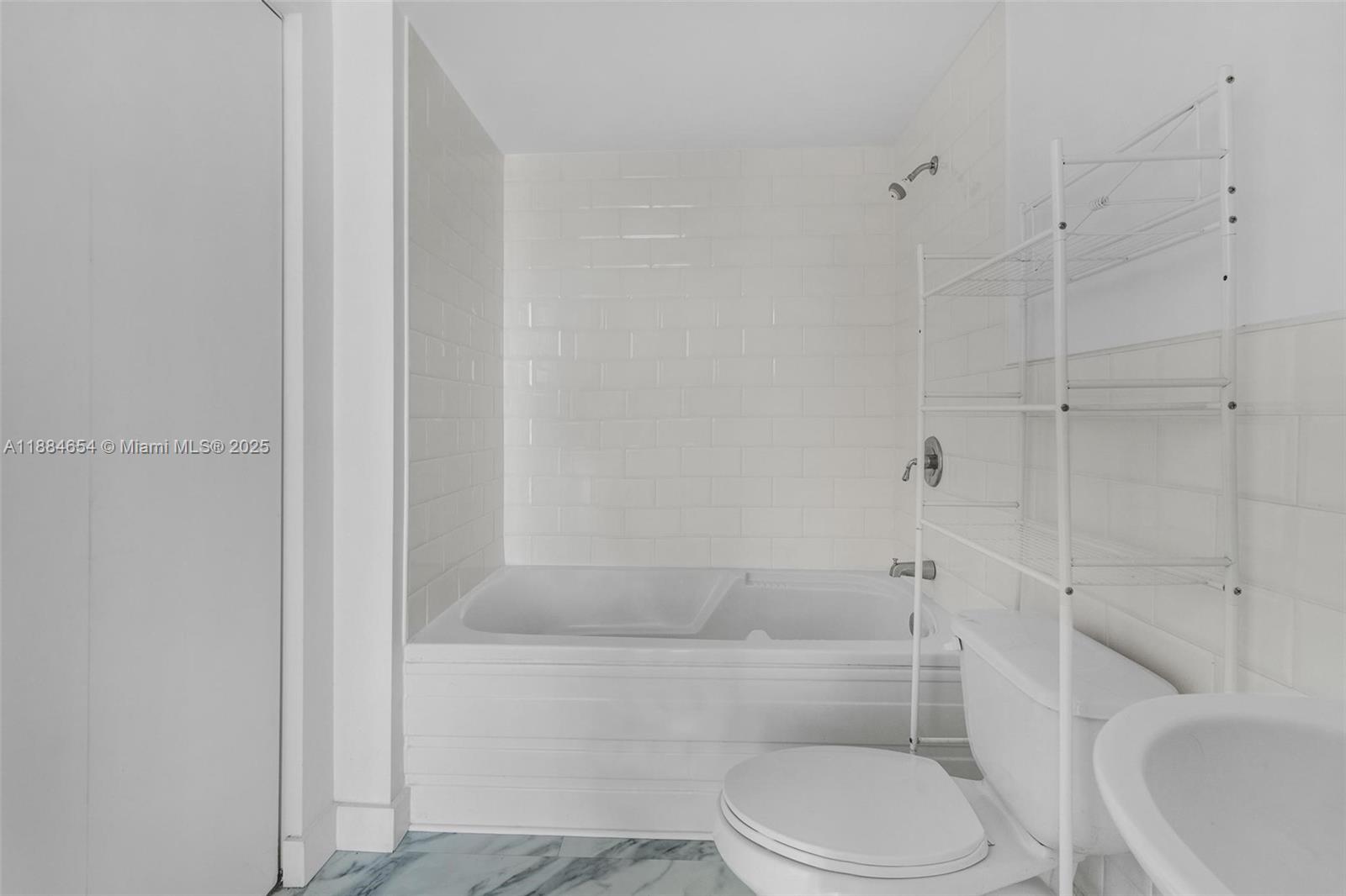 690 SW 1 CT #PHII 19, Miami FL 33130