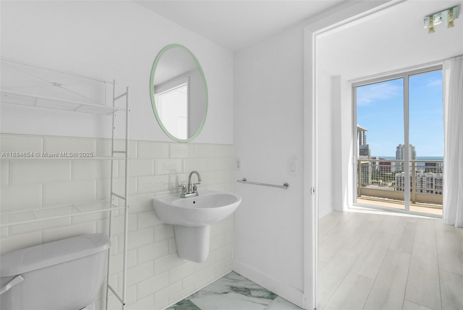 690 SW 1 CT #PHII 19, Miami FL 33130