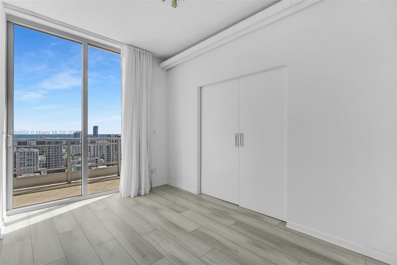 690 SW 1 CT #PHII 19, Miami FL 33130