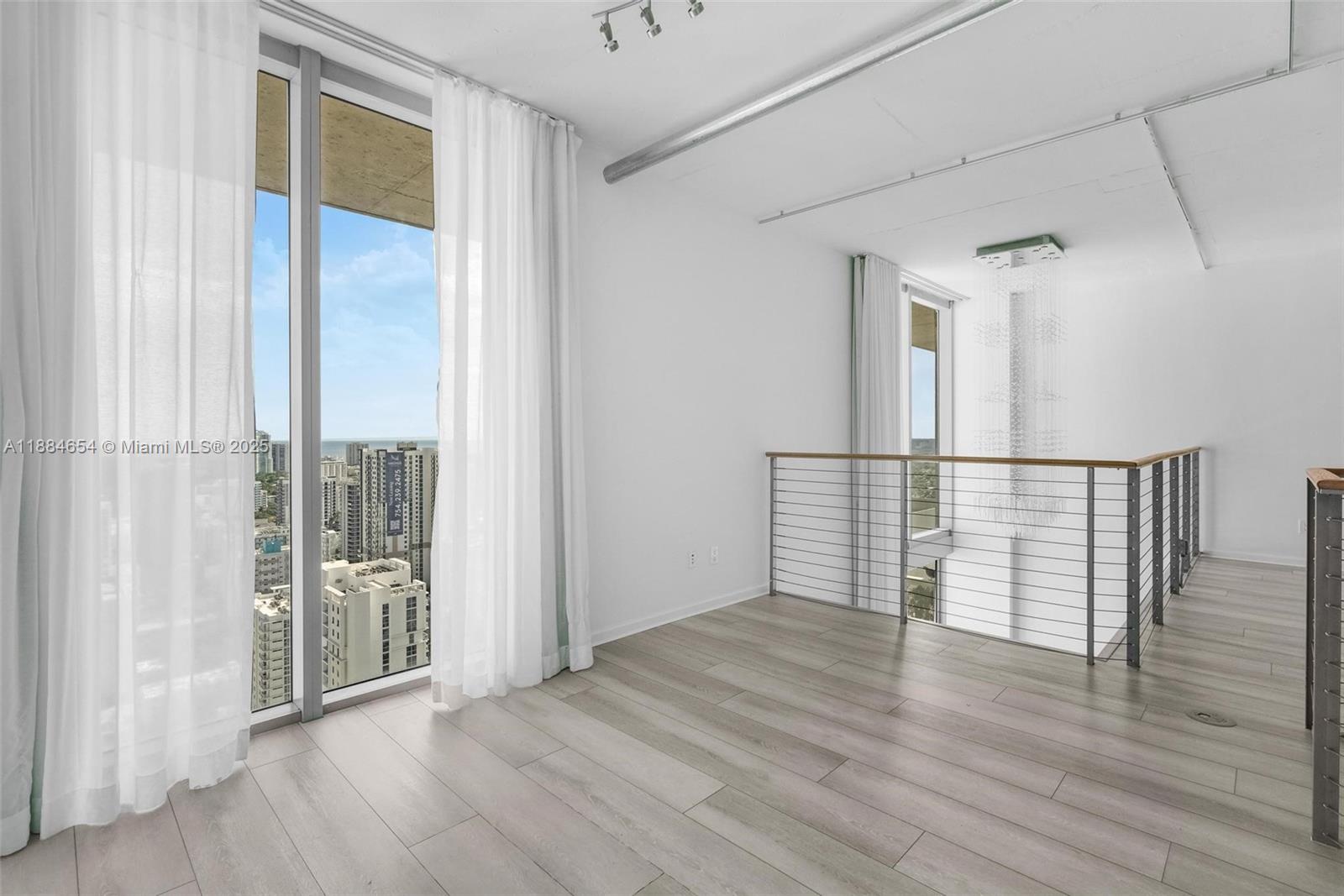 690 SW 1 CT #PHII 19, Miami FL 33130