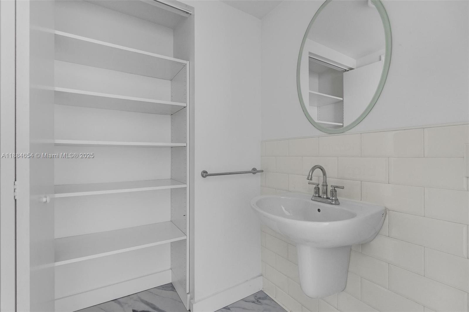 690 SW 1 CT #PHII 19, Miami FL 33130