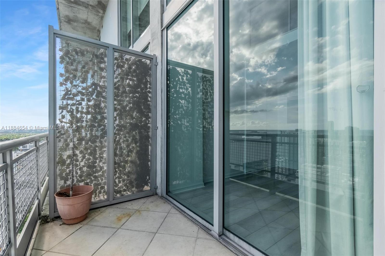 690 SW 1 CT #PHII 19, Miami FL 33130