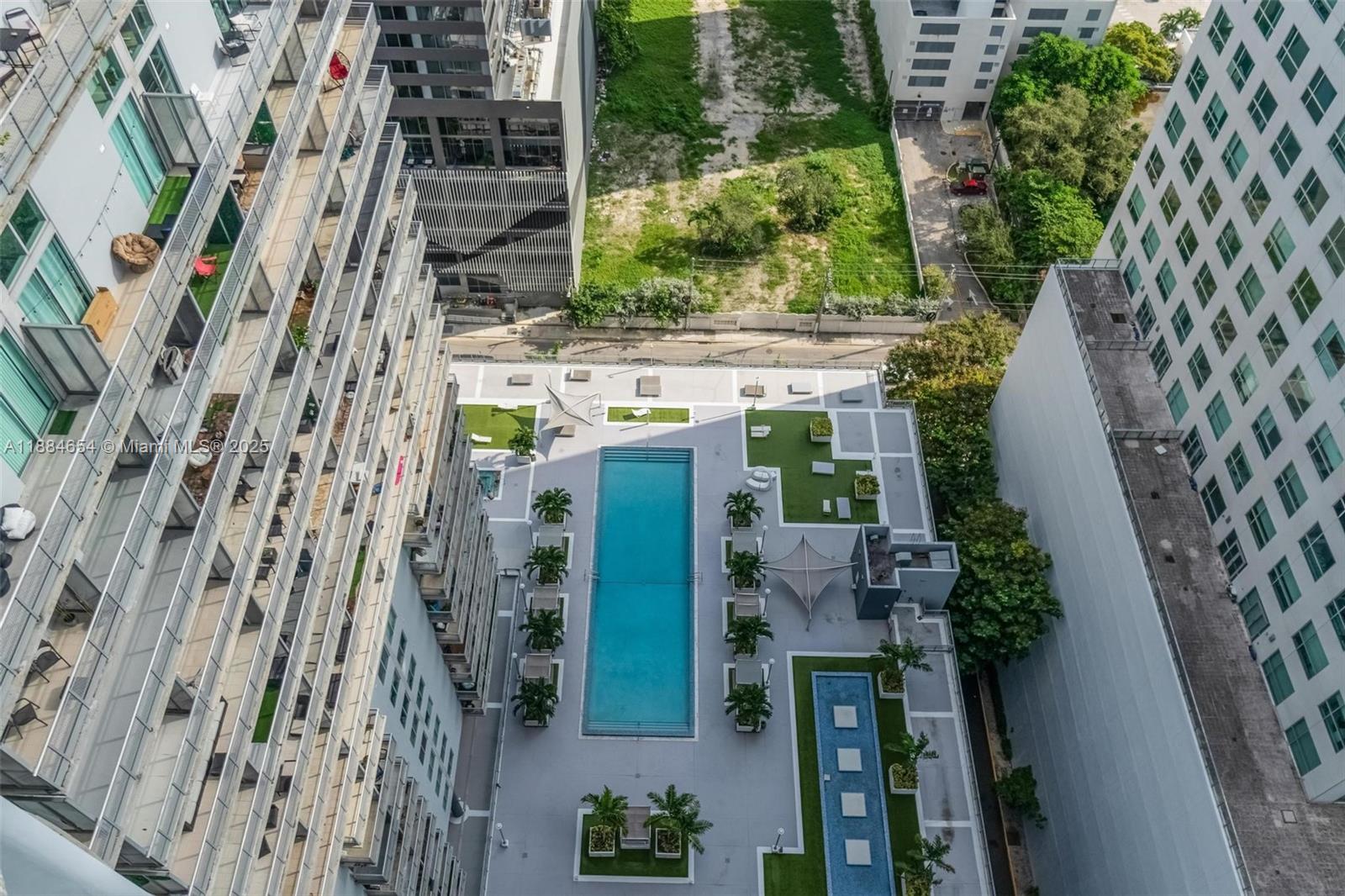 690 SW 1 CT #PHII 19, Miami FL 33130