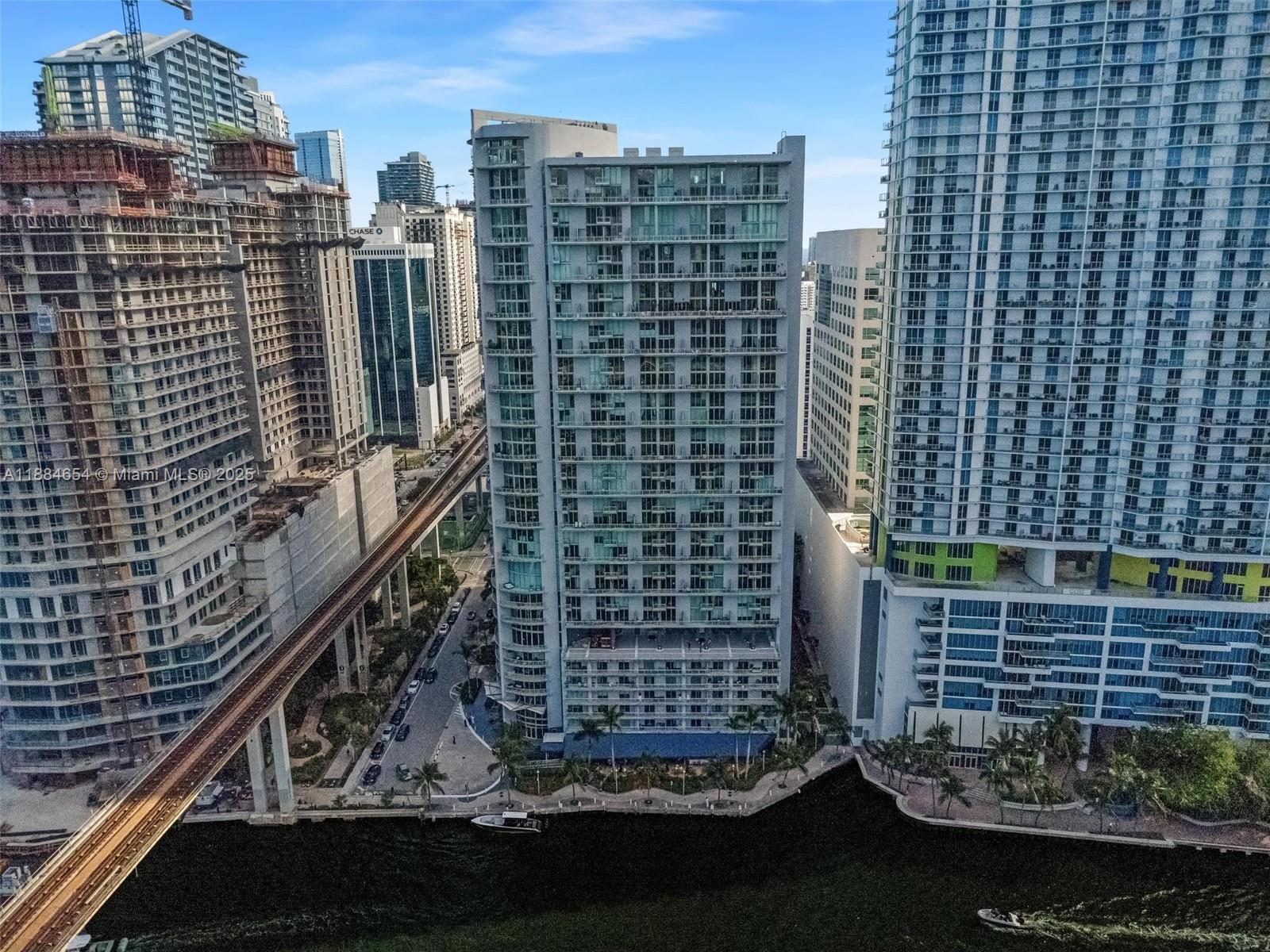 690 SW 1 CT #PHII 19, Miami FL 33130